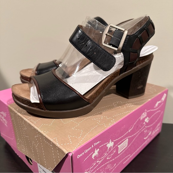 Dansko Debbie full grain sandals - Picture 10 of 11